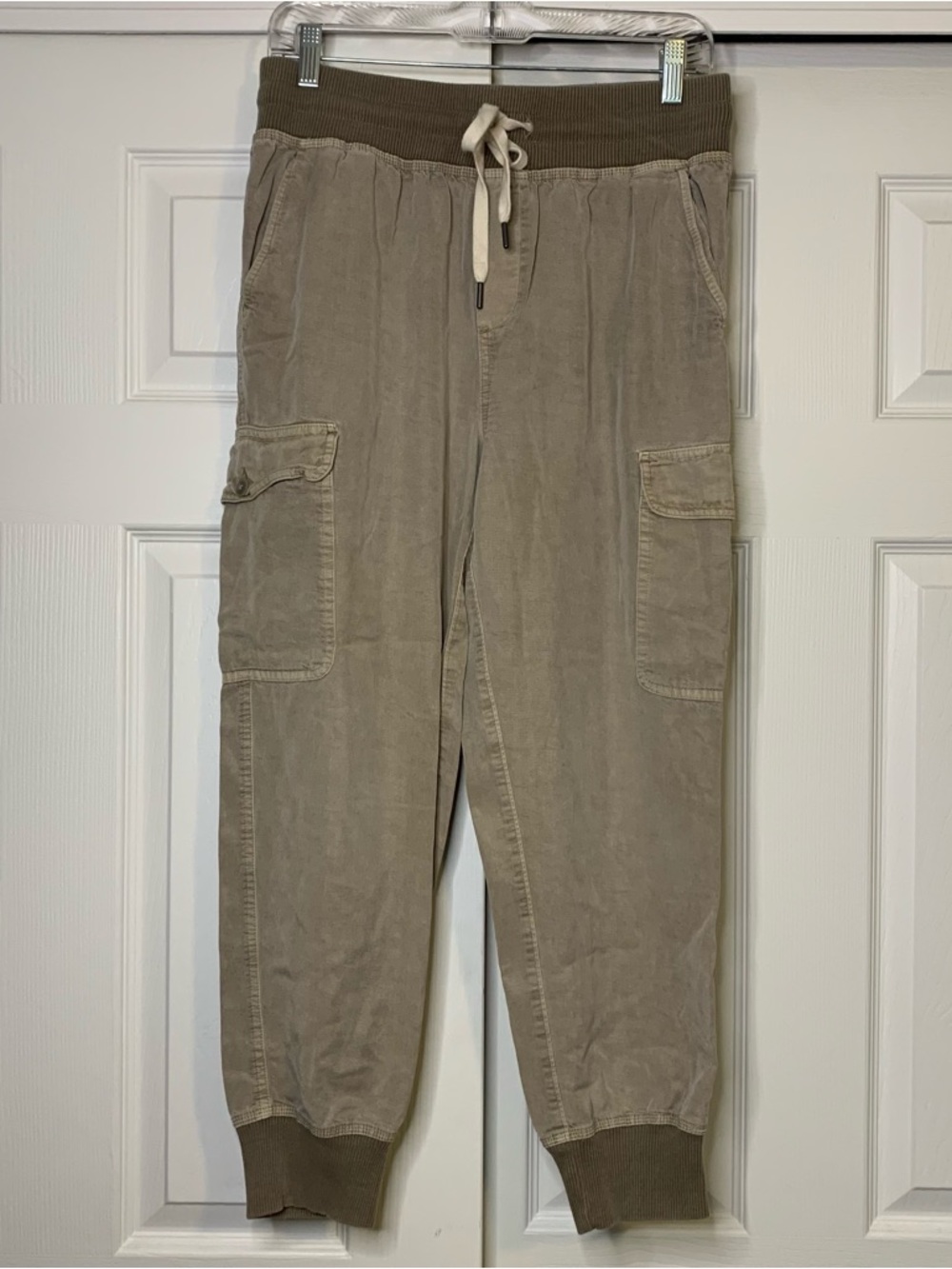 Aerie Cargo Lightweight Beige Joggers